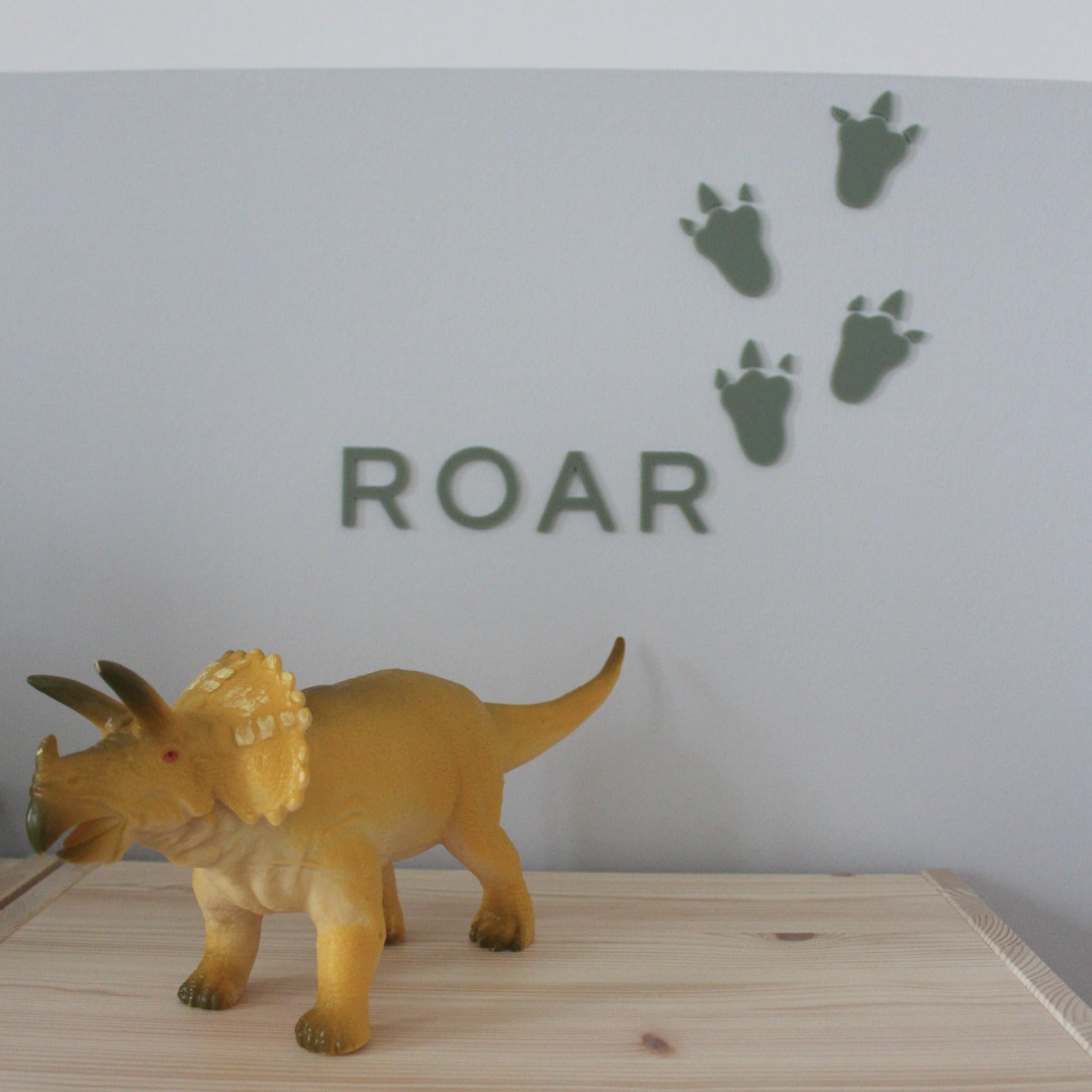 ROAR - Schriftzug aus Acyrl als Wanddeko