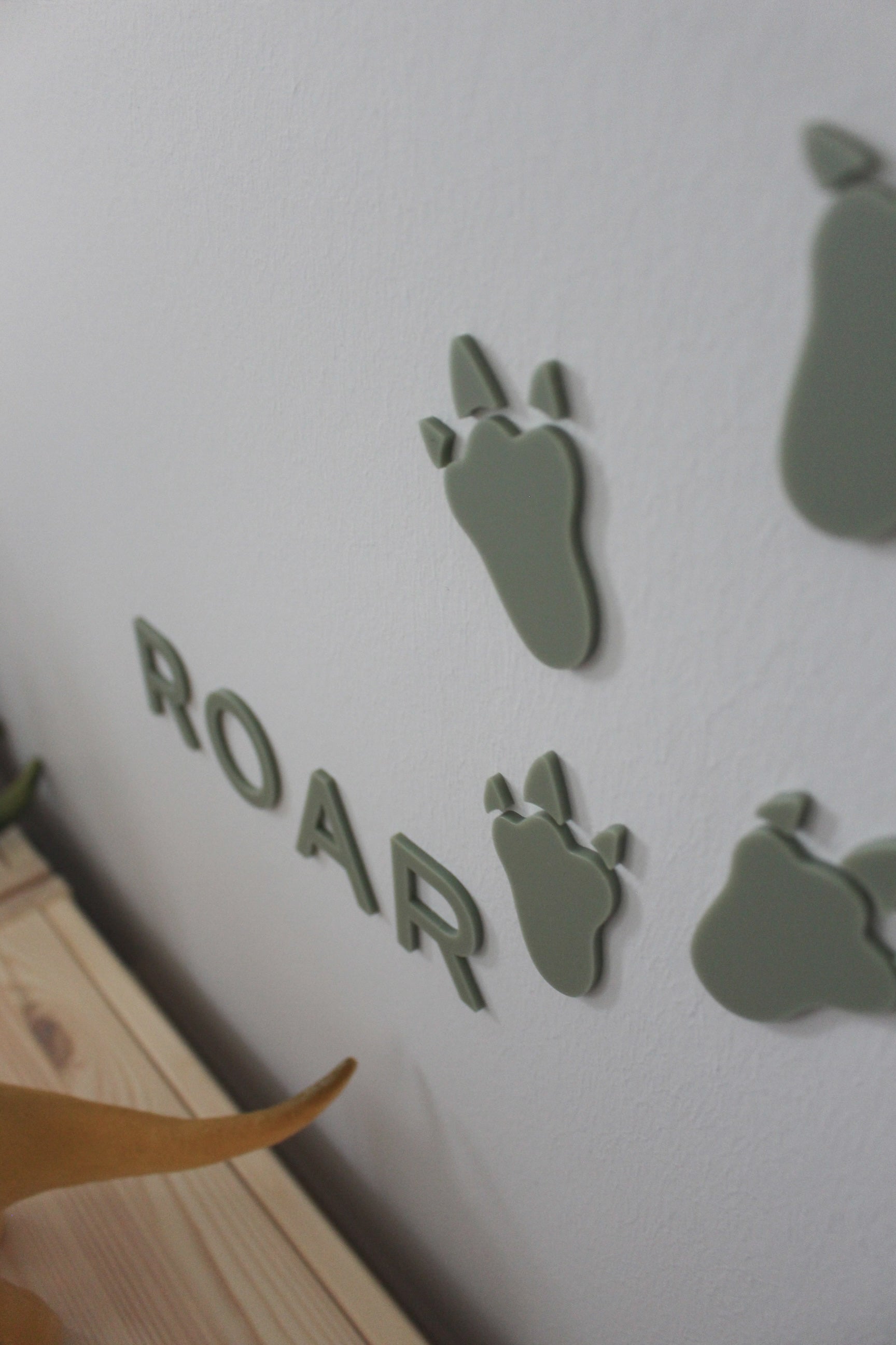 ROAR - Schriftzug aus Acyrl als Wanddeko