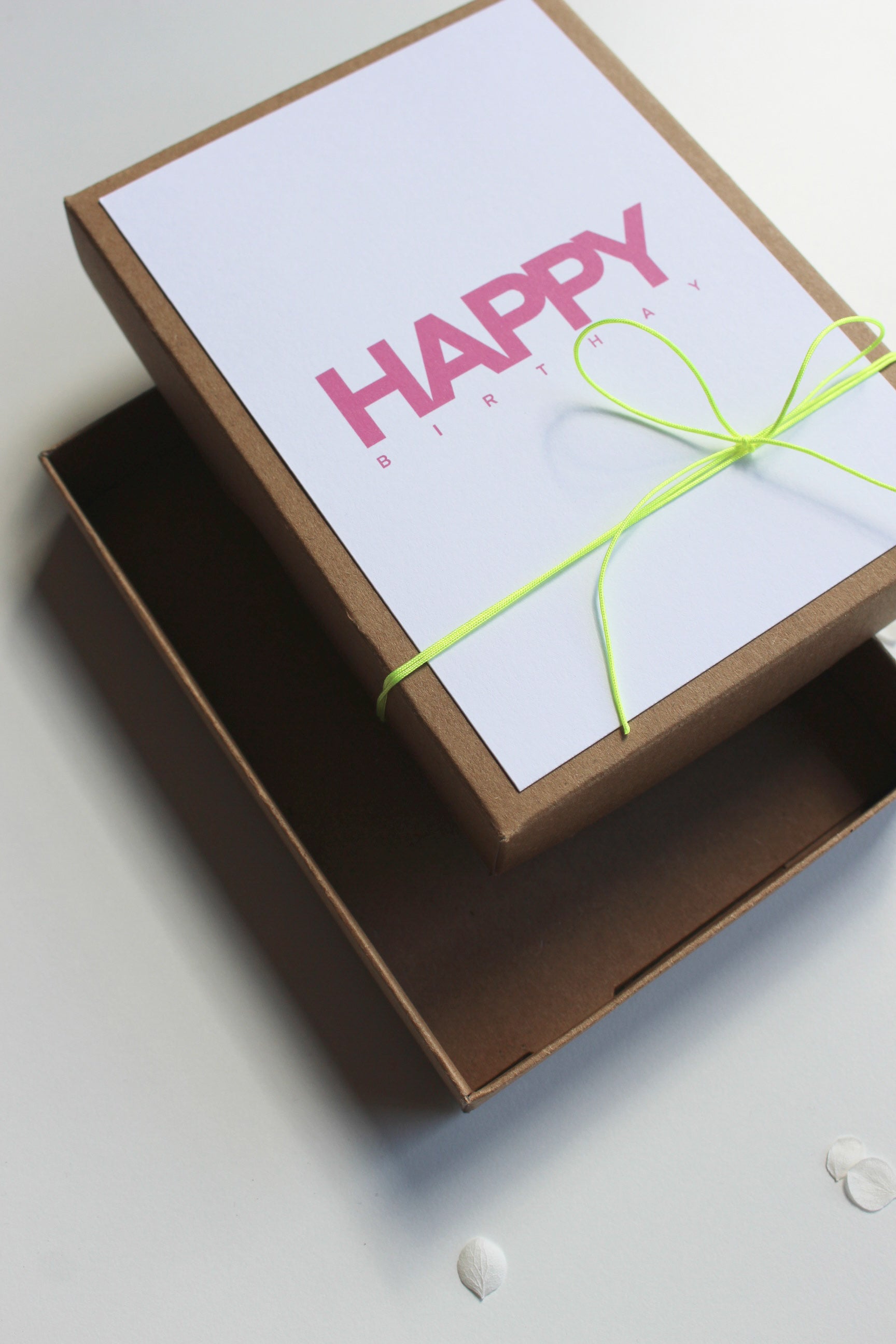 Neon Geschenkverpackung zum Geburtstag "happy birthday"