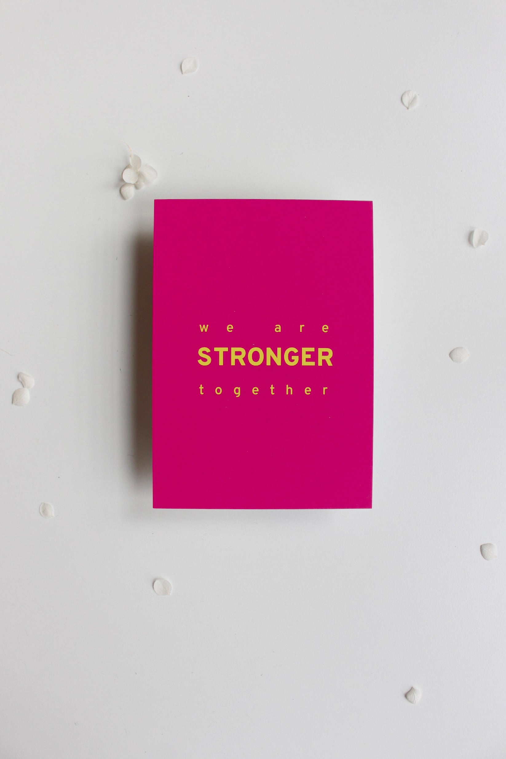 Postkarte "we are stronger together"