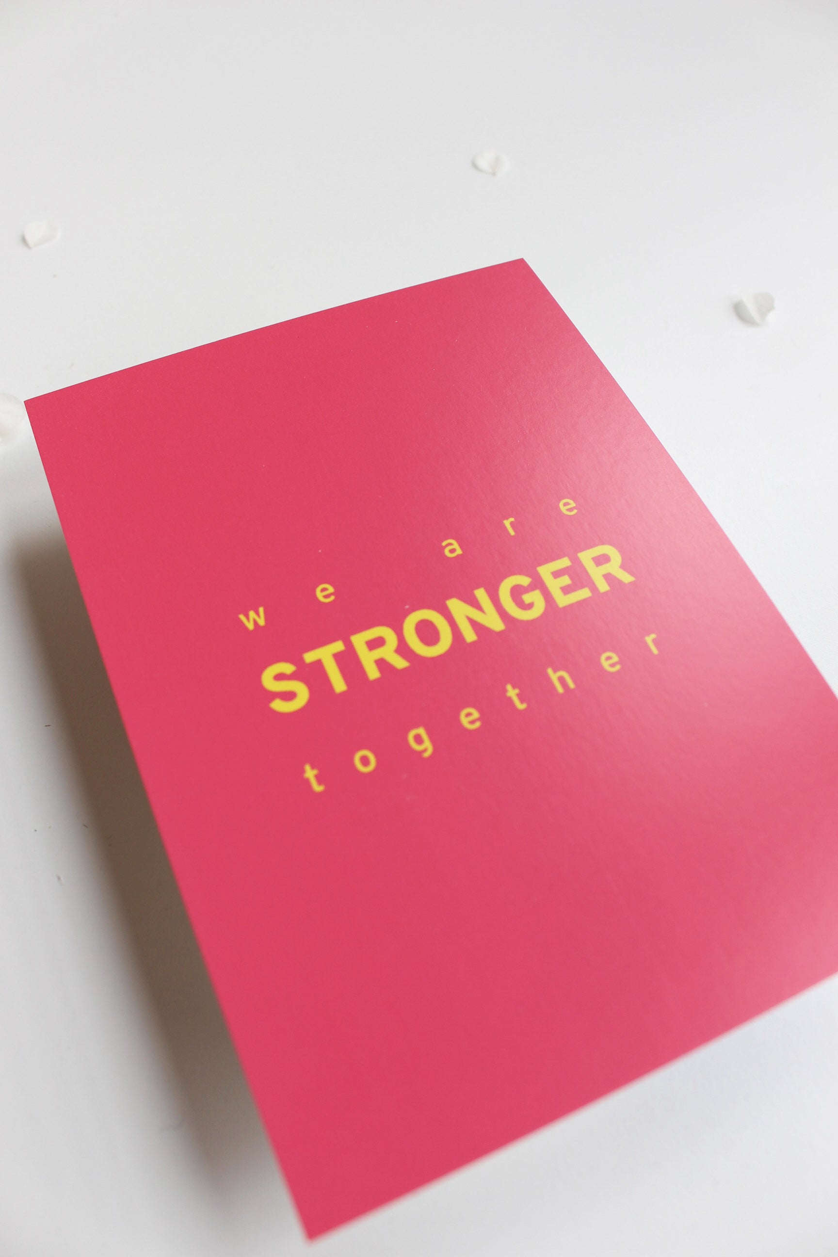 Postkarte "we are stronger together"