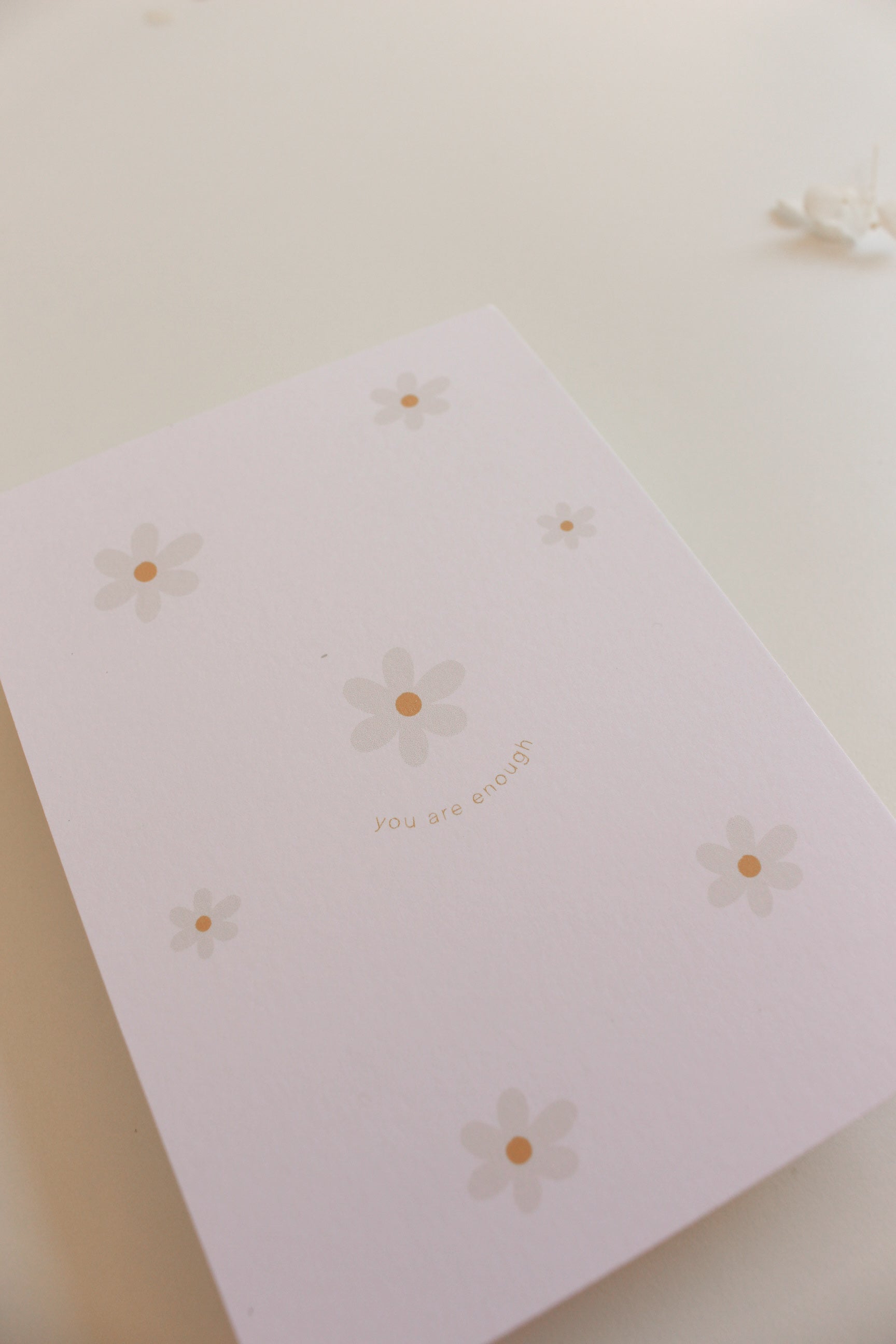 Postkarte "you are enough" mit Gänseblümchen