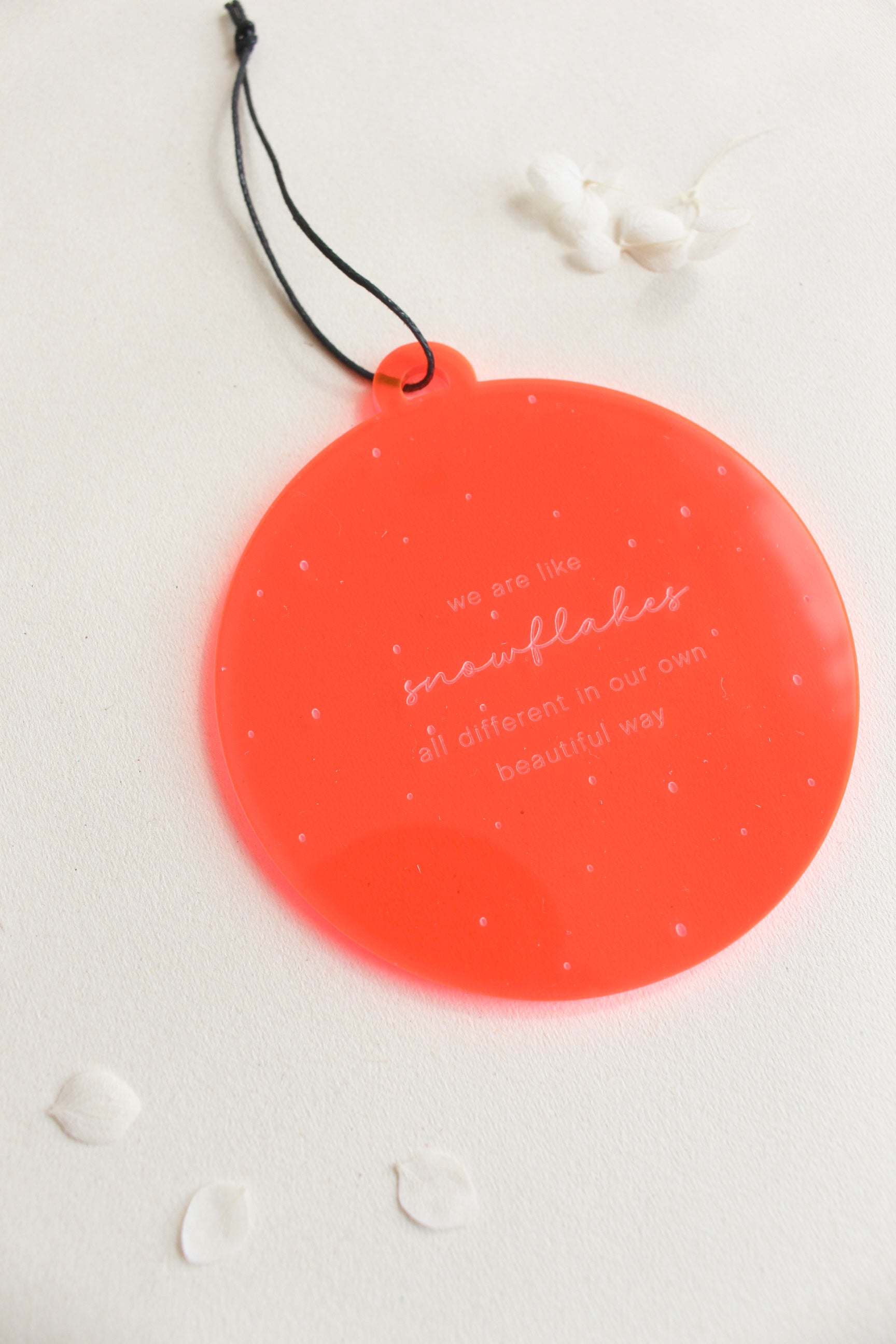 Weihnachtskugel aus Acryl "snowflakes"