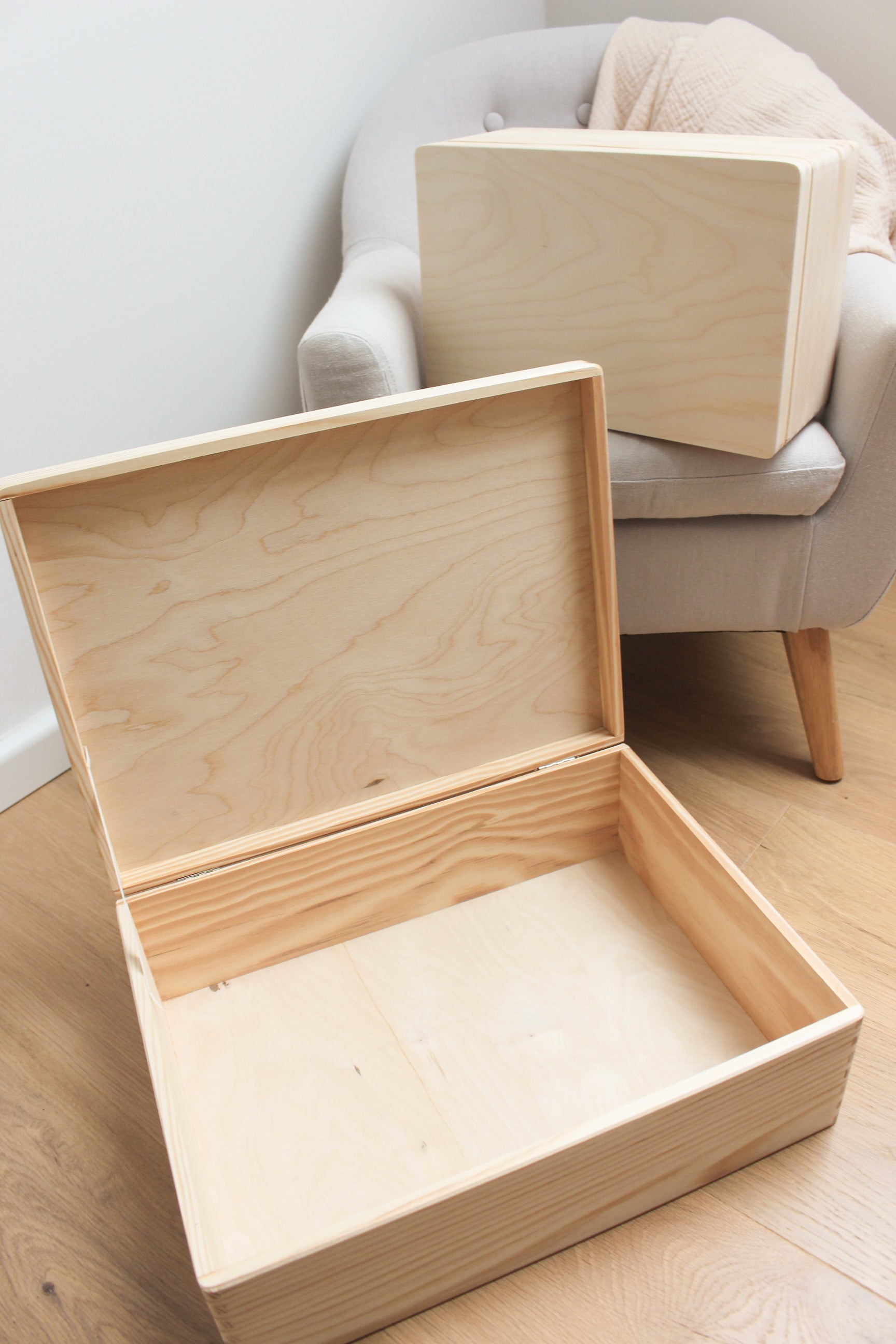 Erinnerungskiste zur Einschulung – Personalisierte Holzkiste mit „ABC“-Design