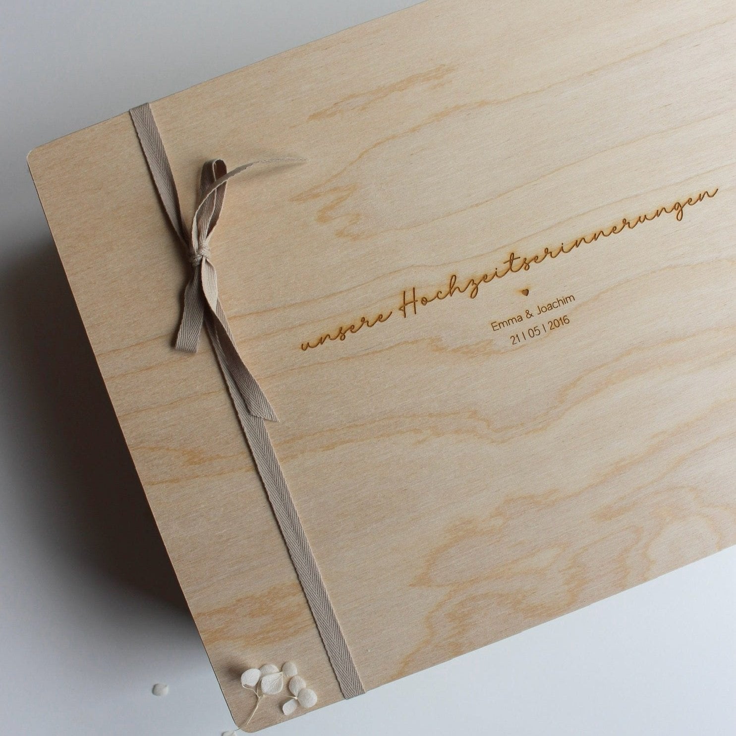 Personalisierte Erinnerungskiste als Hochzeitsgeschenk - minimalistisch