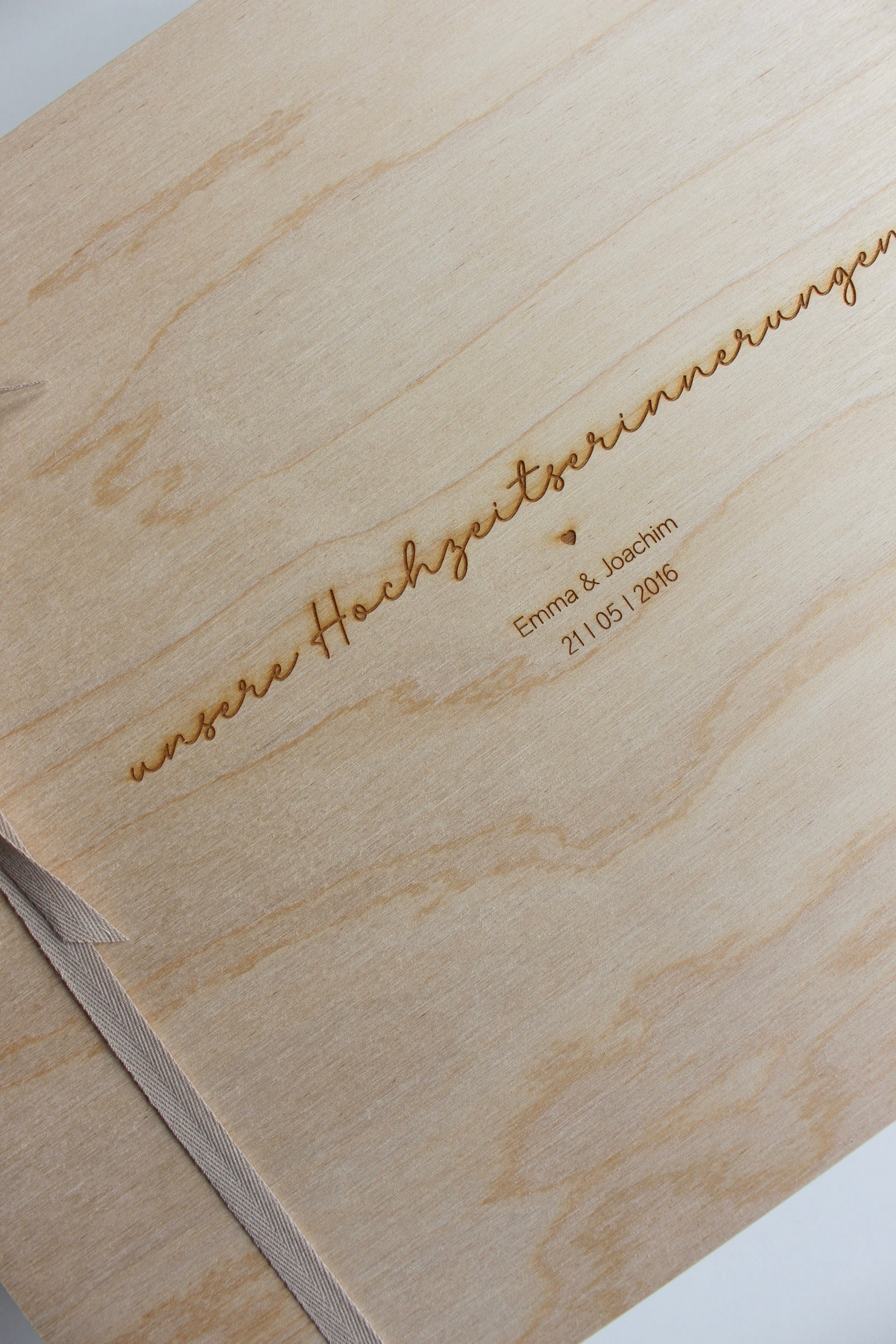 Personalisierte Erinnerungskiste als Hochzeitsgeschenk - minimalistisch