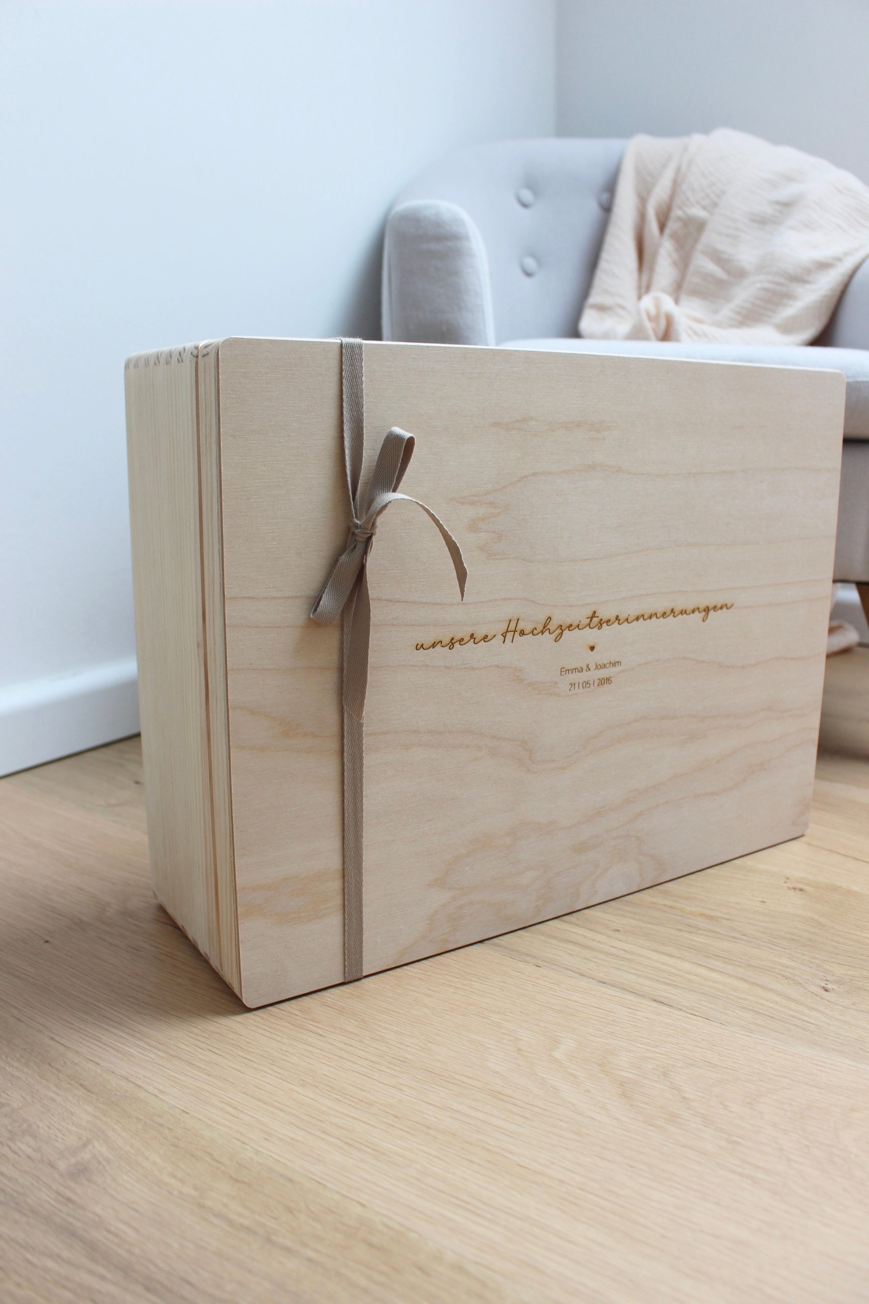 Personalisierte Erinnerungskiste als Hochzeitsgeschenk - minimalistisch