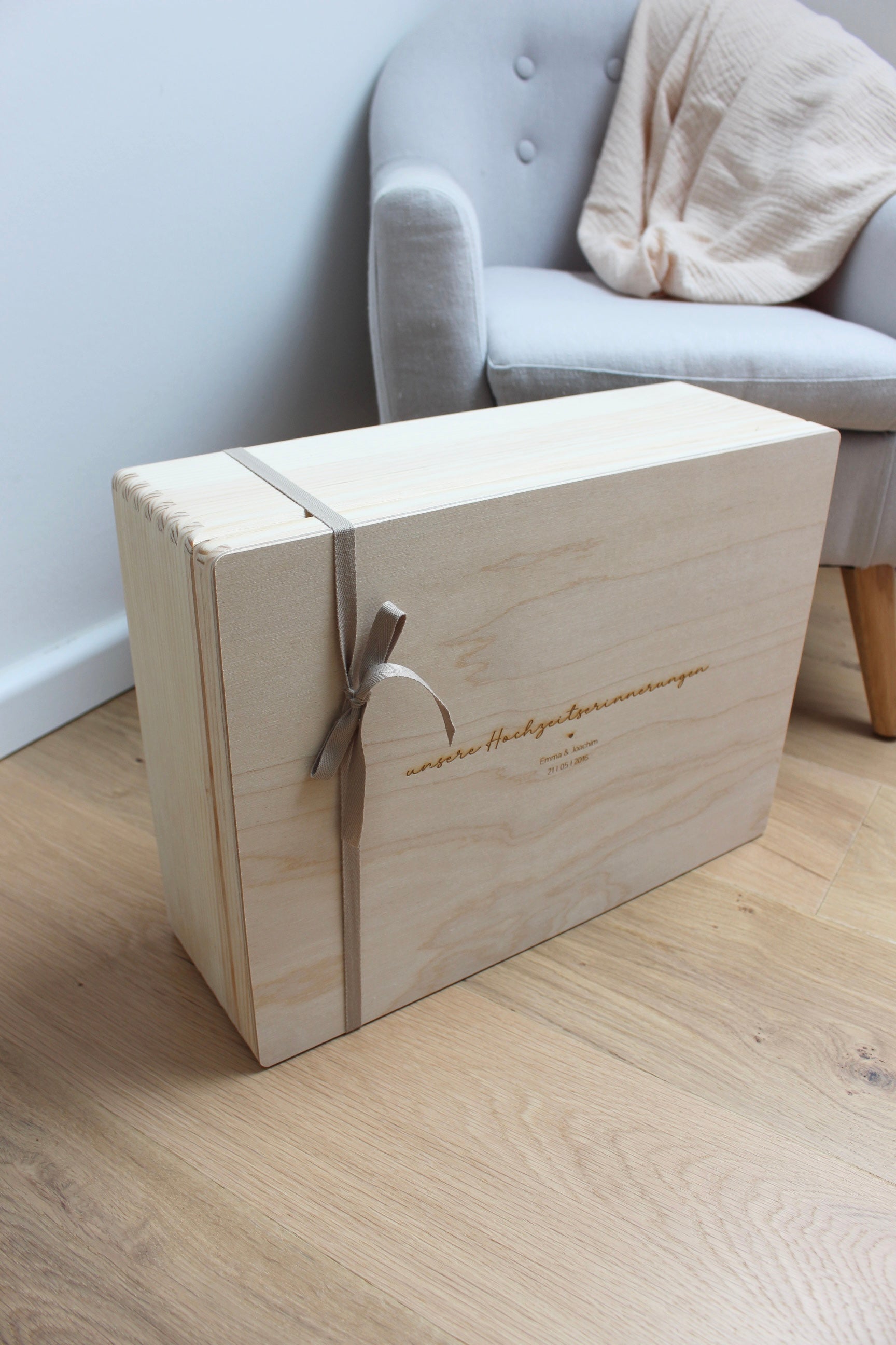 Personalisierte Erinnerungskiste als Hochzeitsgeschenk - minimalistisch
