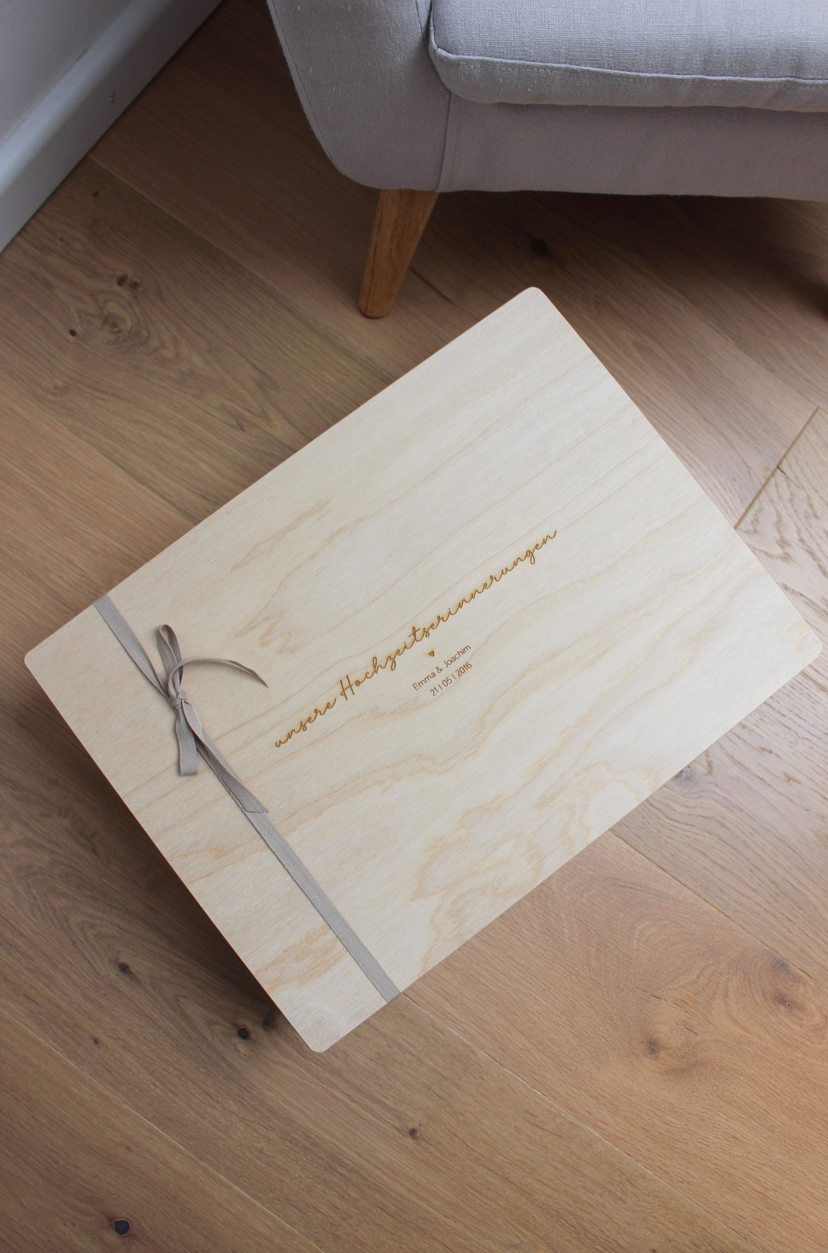 Personalisierte Erinnerungskiste als Hochzeitsgeschenk - minimalistisch
