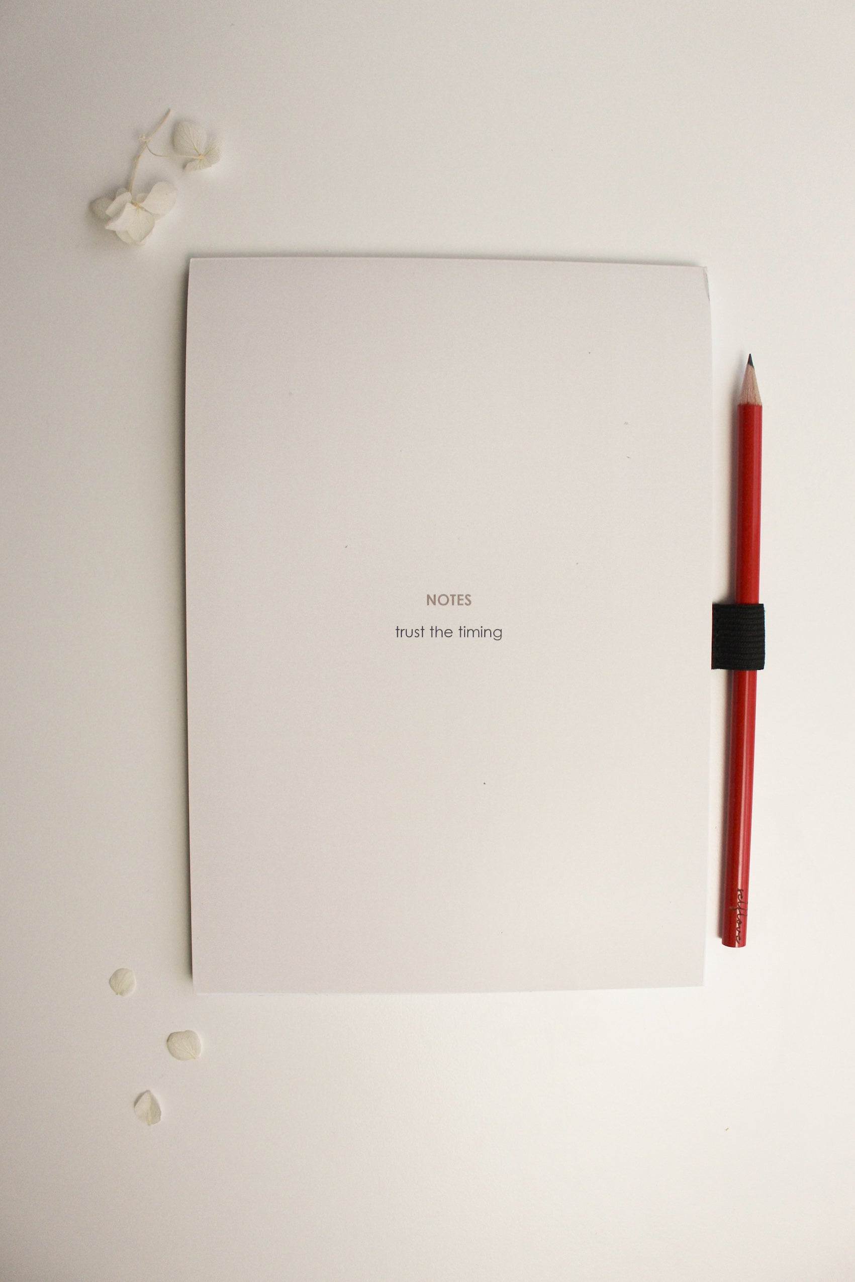 Notizblock "tust the timing" inkl. graviertem Bleistift