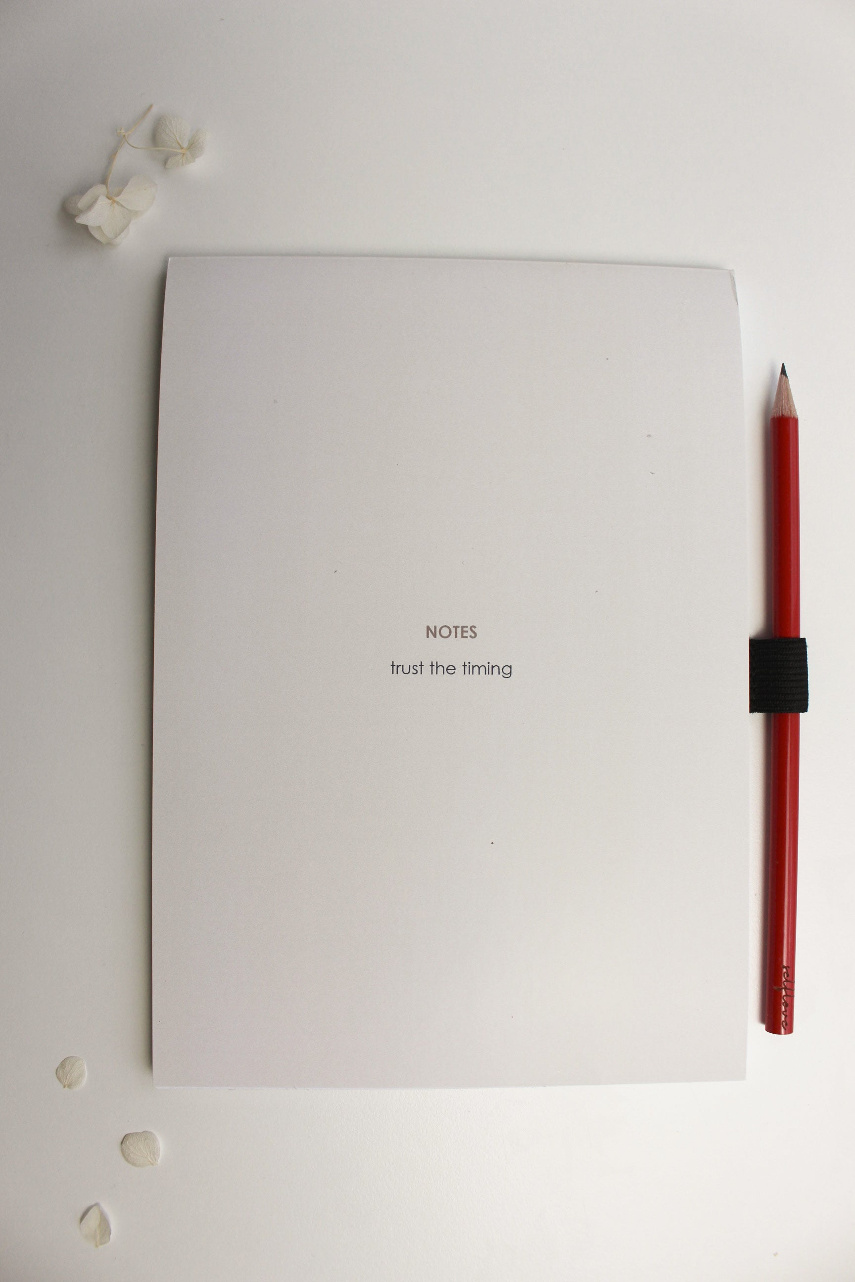 Notizblock "tust the timing" inkl. graviertem Bleistift