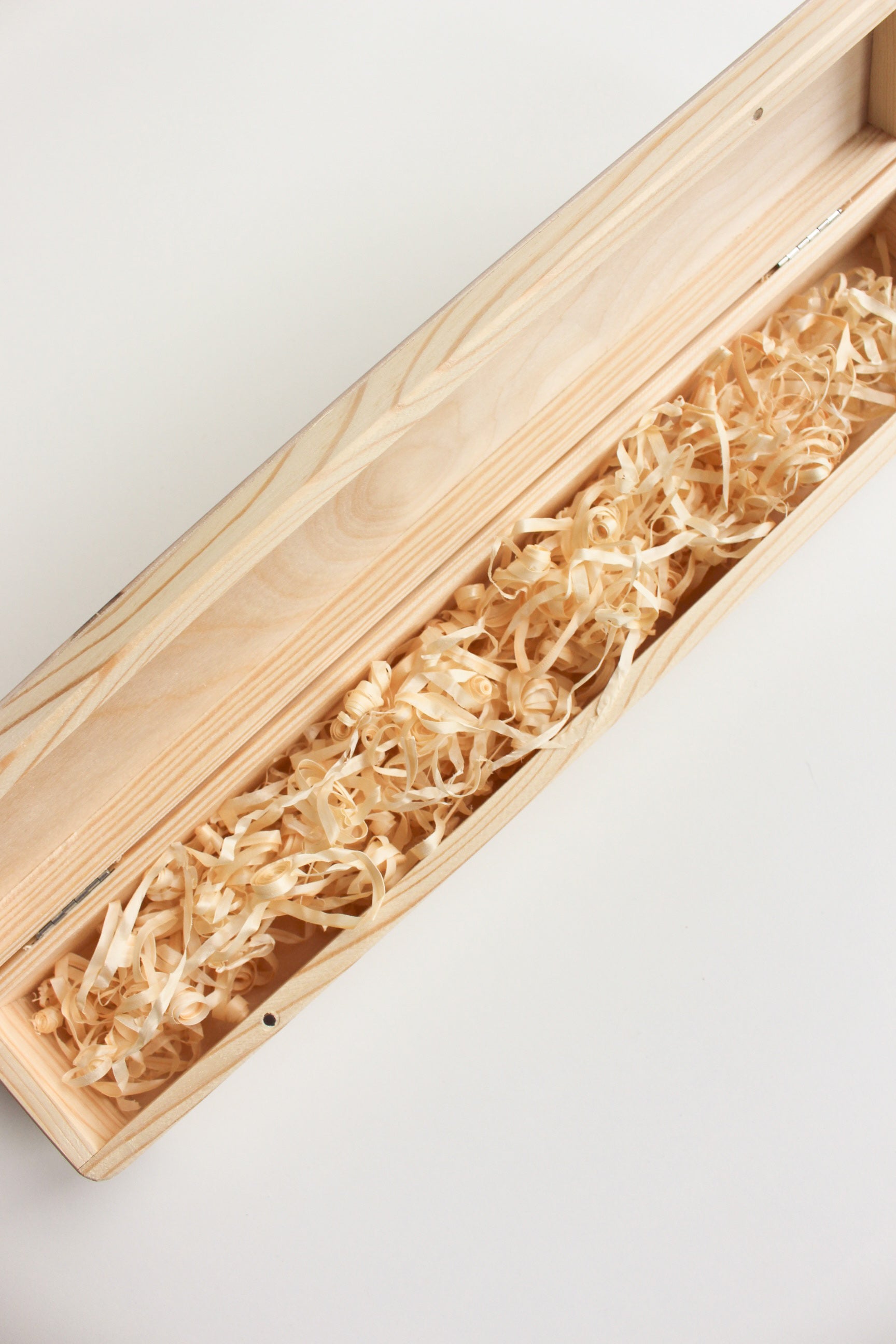 Personalisierte Holzbox für lange Taufkerzen