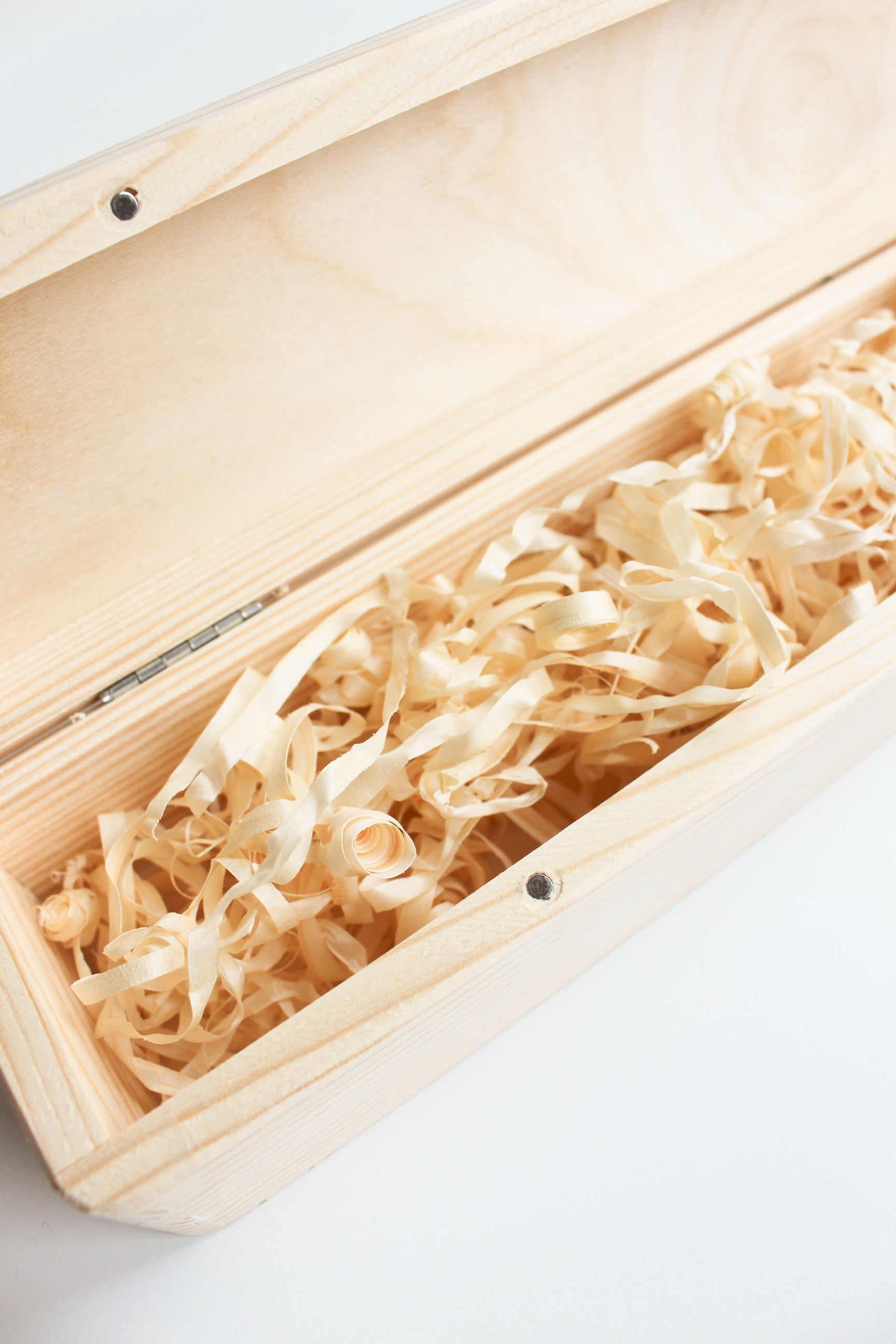 Personalisierte Holzbox für lange Taufkerzen