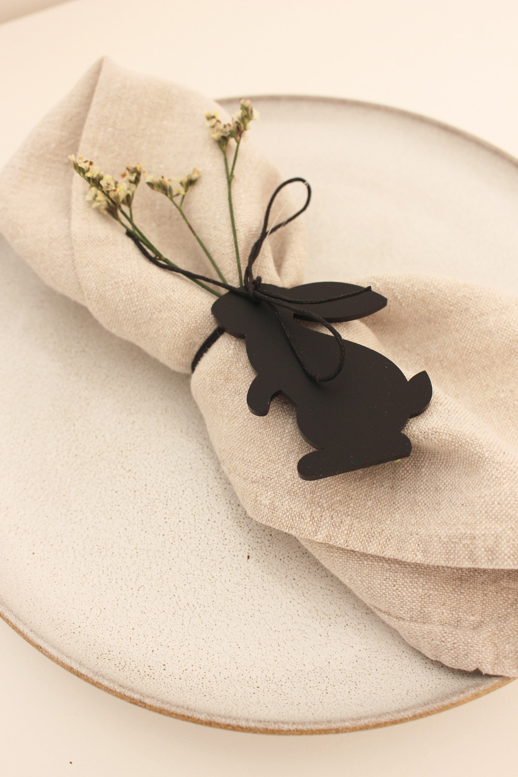 Minimalistische Osteranhänger – aus Acryl oder Holz