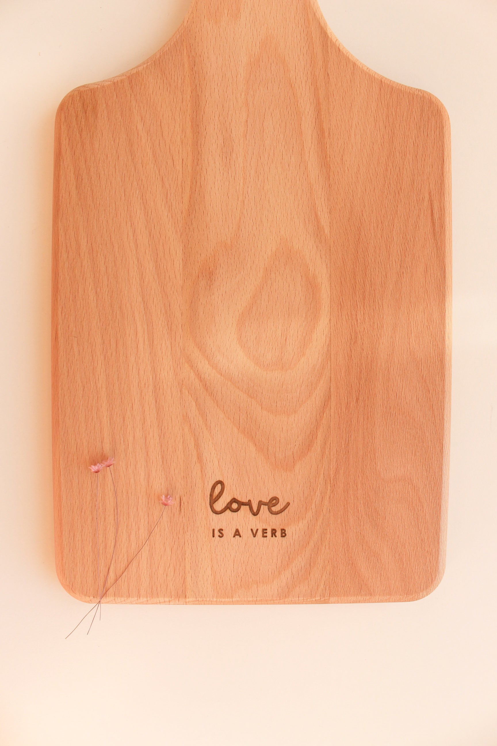 Schneidebrett "Love is a verb"