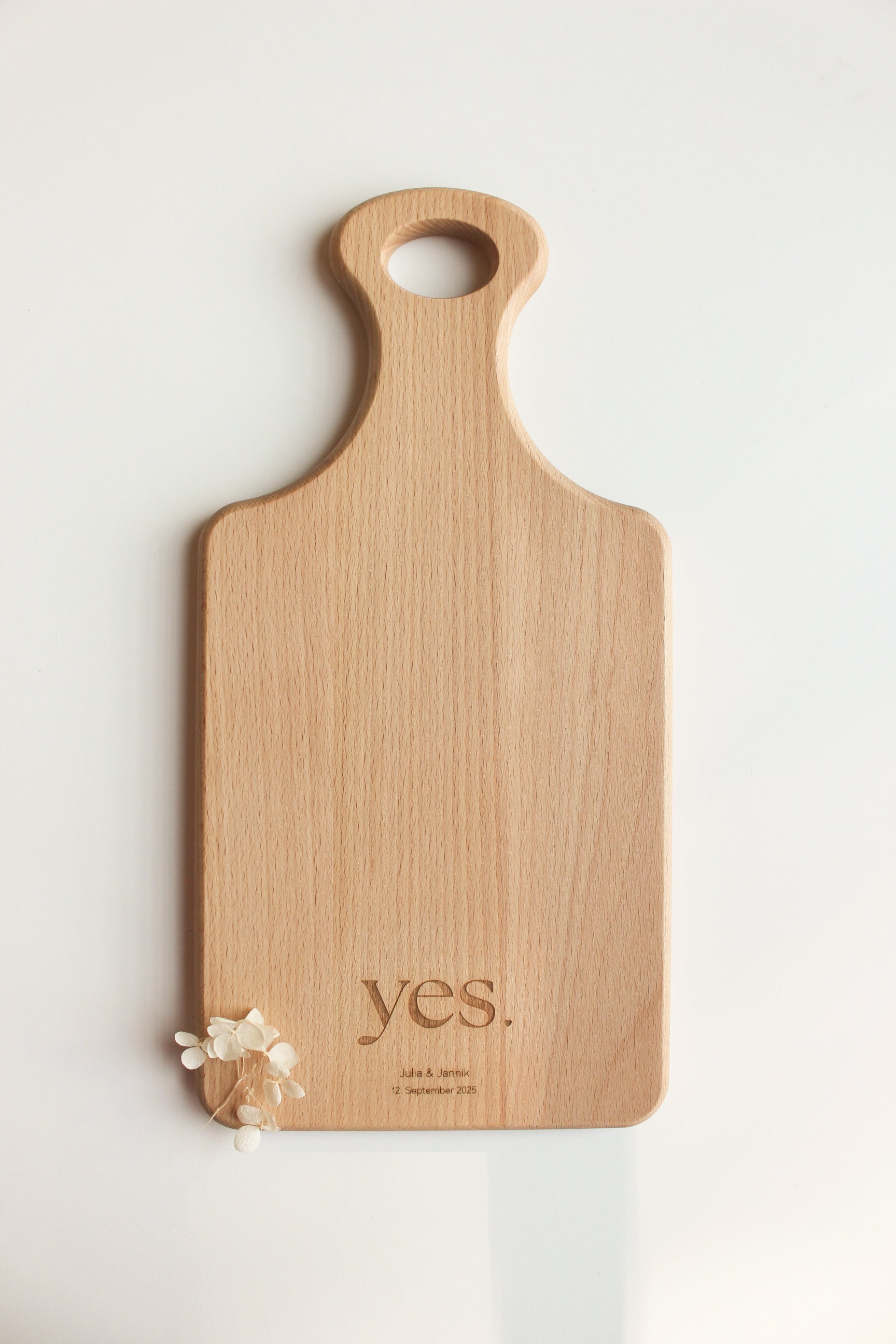 Personalisiertes Schneidebrett 'yes' zur Hochzeit – Gravur mit Namen & Datum