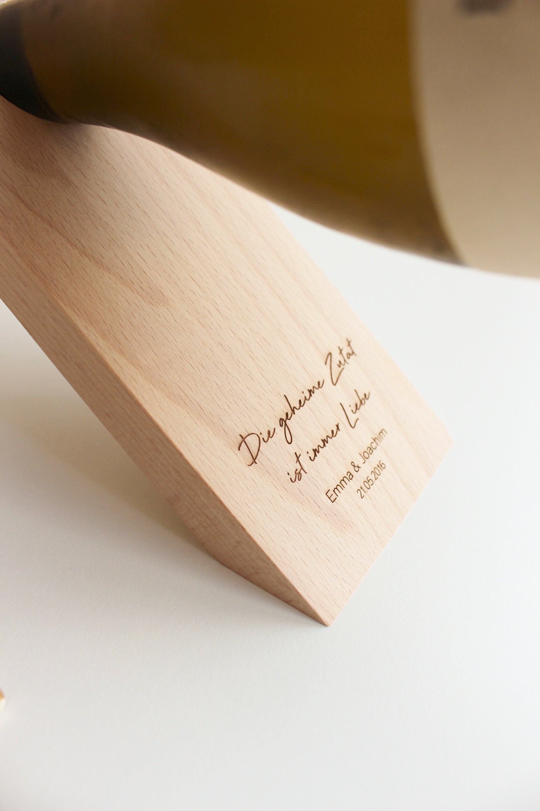 Personalisierter Weinflaschenhalter zur Hochzeit