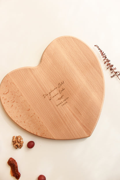 Personalisiertes Herz Schneidebrett zur Hochzeit "Die geheime Zutat..."