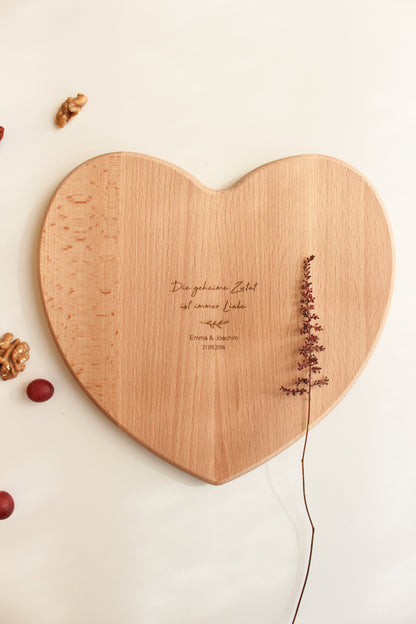 Personalisiertes Herz Schneidebrett zur Hochzeit "Die geheime Zutat..."