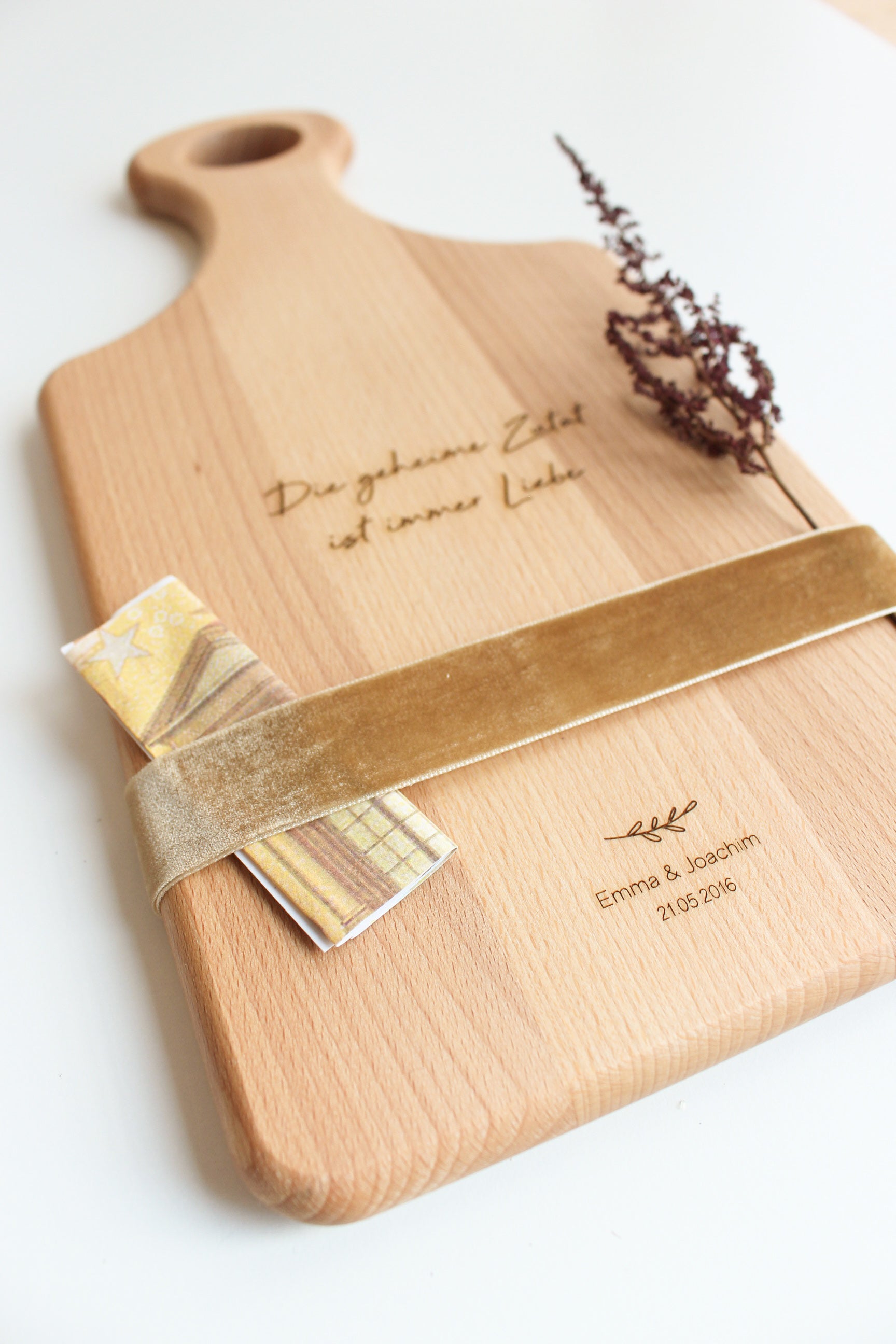 Personalisiertes Schneidebrett als Hochzeitsgeschenk