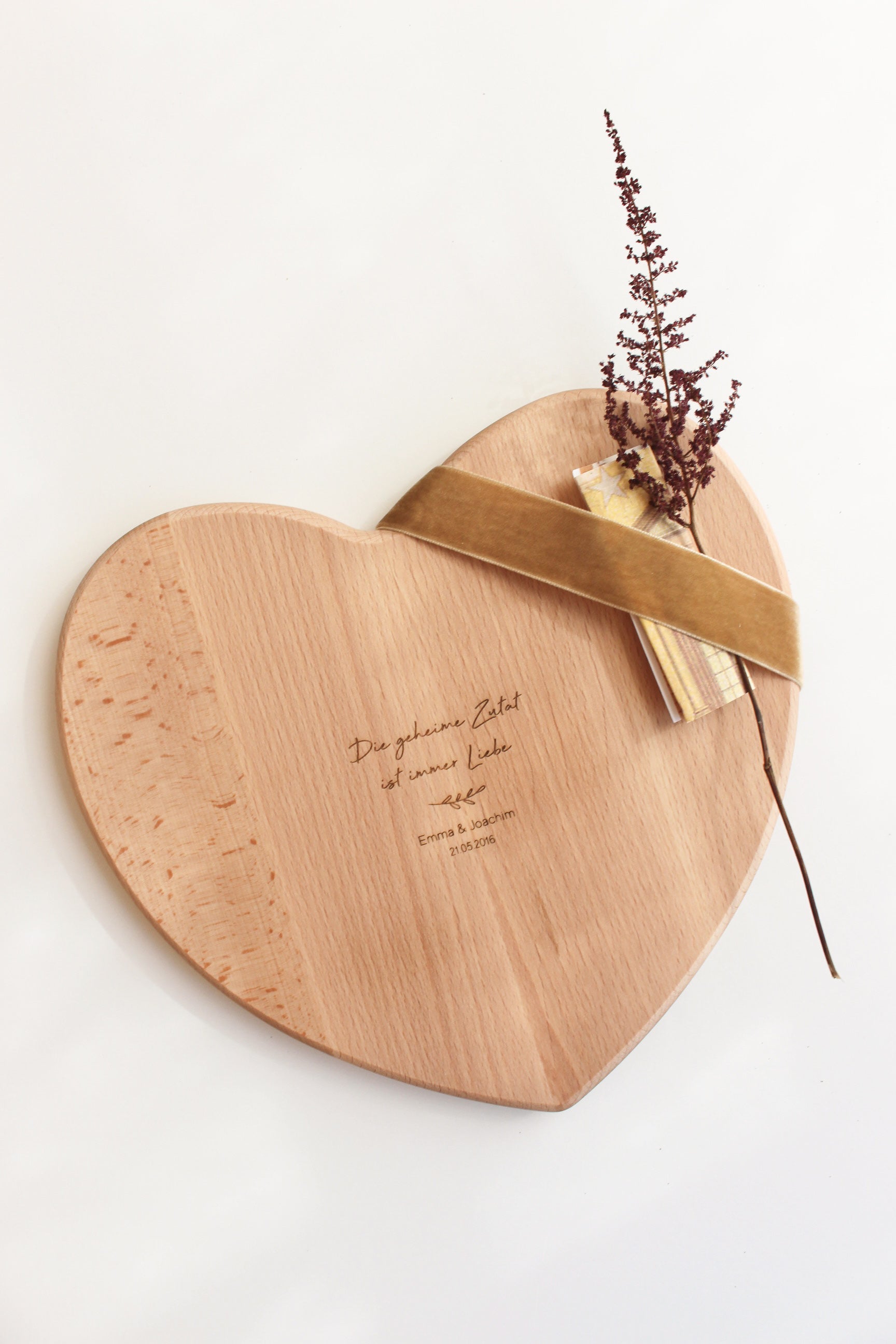Personalisiertes Herz Schneidebrett zur Hochzeit "Die geheime Zutat..."